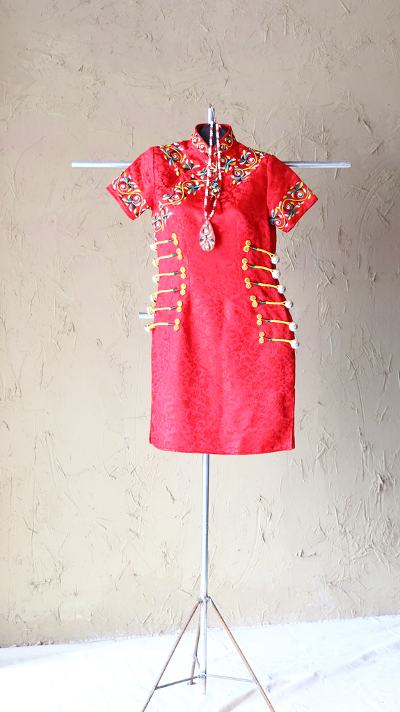 彝族传统纹样红色旗袍
